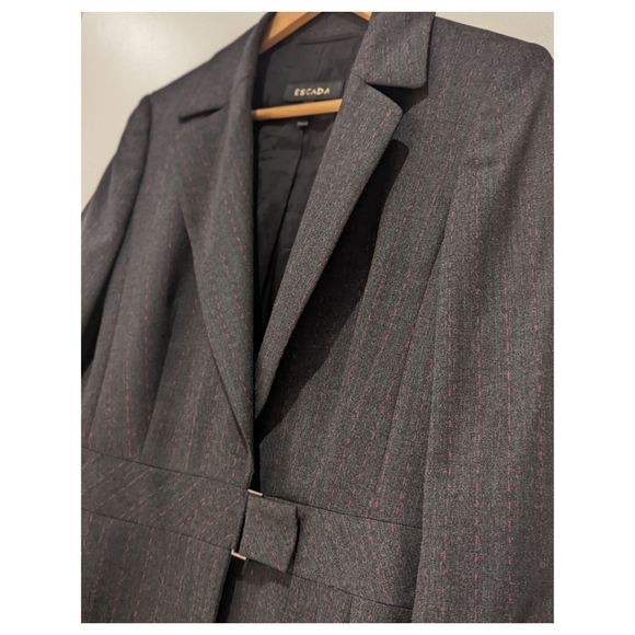 ✨ESCADA Vintage Blazer~Charcoal w/Pink Pinstripe~Size 36 - Picture 2 of 11
